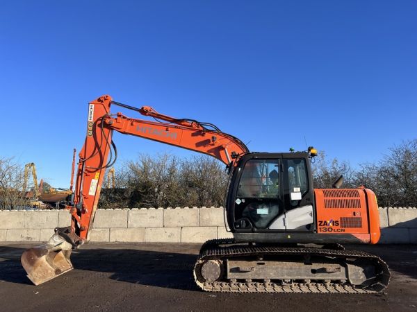 Read more about the article The Hitachi SX130: Revolutionising Excavation and Construction